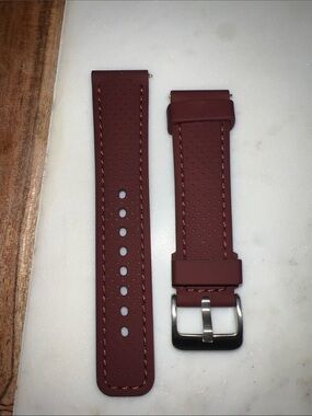 Alpine silicone 22 mm watch strap in burgundy